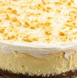 Delicious Keto Banana Pudding Cheesecake topped with banana slices